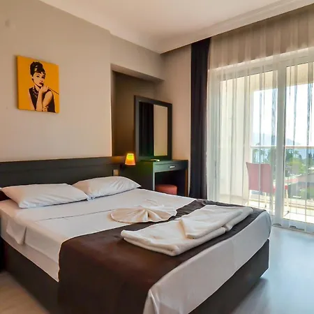 Berry Bella Hotel *