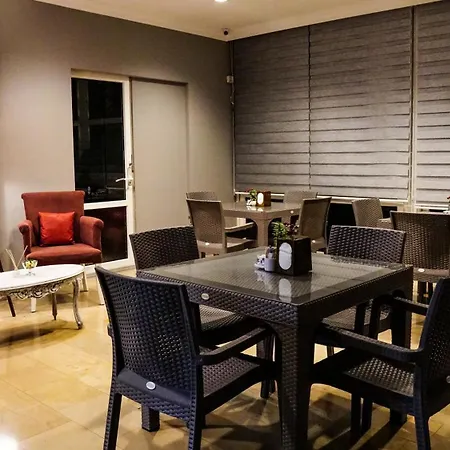 Berry Bella Hotel *