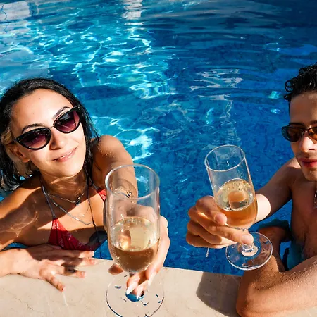 فندق Berry Bella